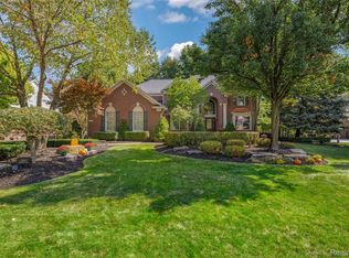 8542 Newbury Ct N, Canton, MI 48187