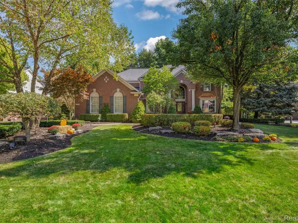 8542 Newbury Ct N, Canton, MI 48187