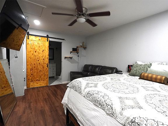 5th image of 3931 Forbes St