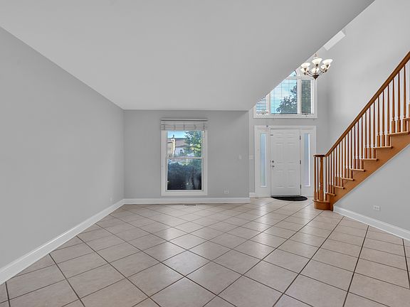 4th image of 270 E Armitage Ave