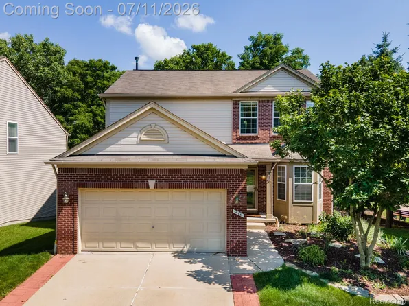 416 Otter Run Rd, Holly, MI 48442