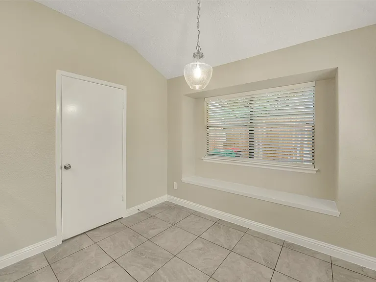 21211 Park Mount Dr — Photo 30