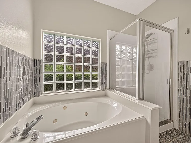 11218 Timbertree Ln — Photo 41