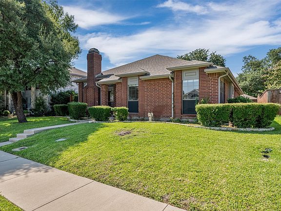 3rd image of 978 Downey Dr