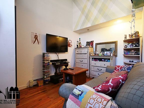 5th image of 559 20th St APT 1A
