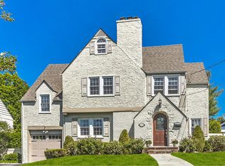 195 Nassau Ave, Manhasset, NY 11030