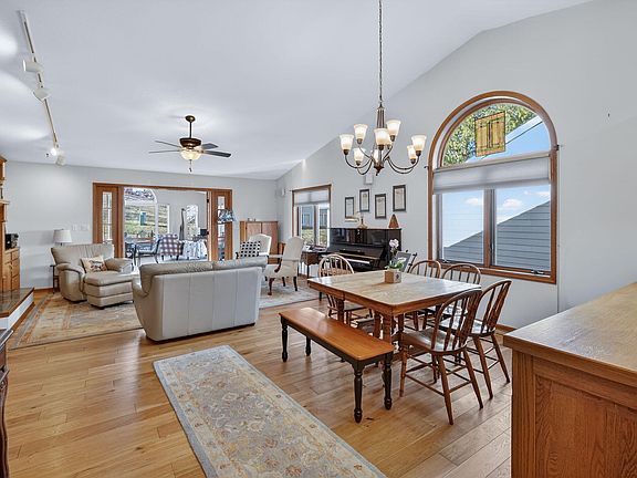 4th image of 4131 Stone Brooke Rd