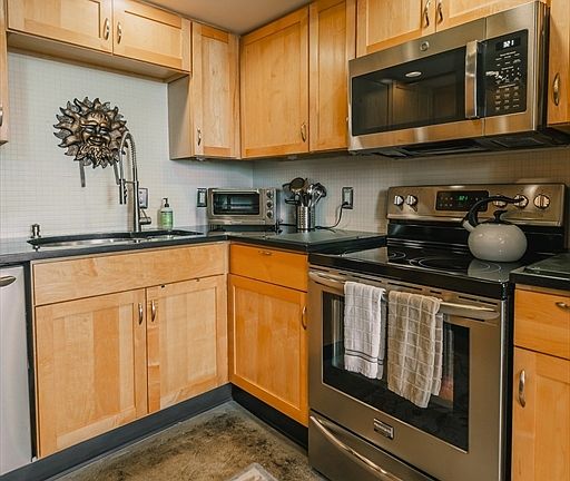 4th image of 1391 Hyde Park Ave Suite D