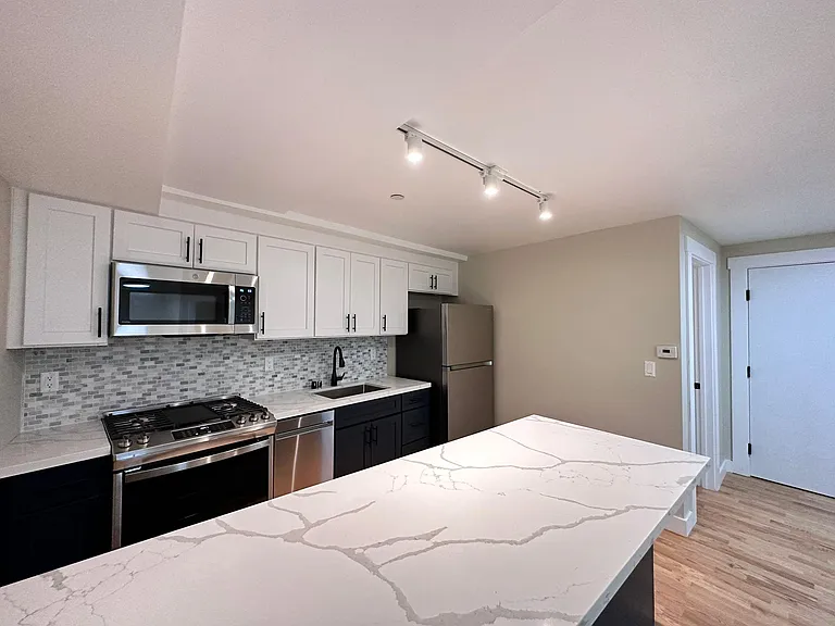Palace Court Apartments — Photo 13