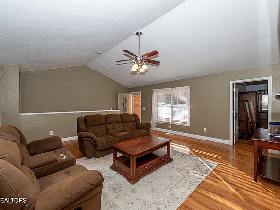 2nd image of 1523 Brahman Ln