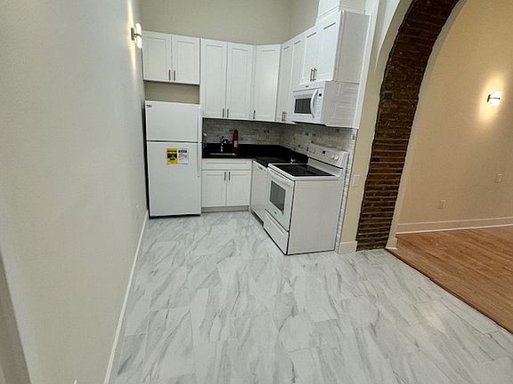 2nd image of 15-6 S Bank St #203R