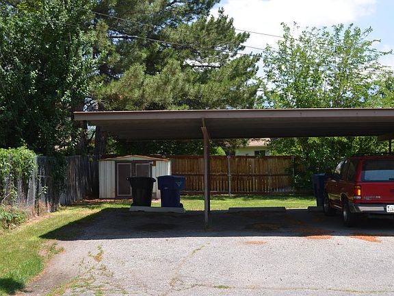 2nd image of 1471 E Brooklane Cir