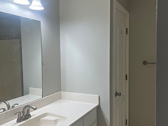 5th image of 40635 Hayes Rd
