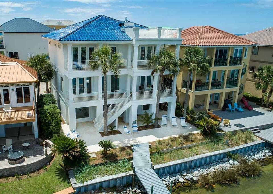 1st image of 11 La Caribe Dr