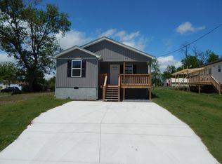 201 Kelsey St, Etowah, TN 37331