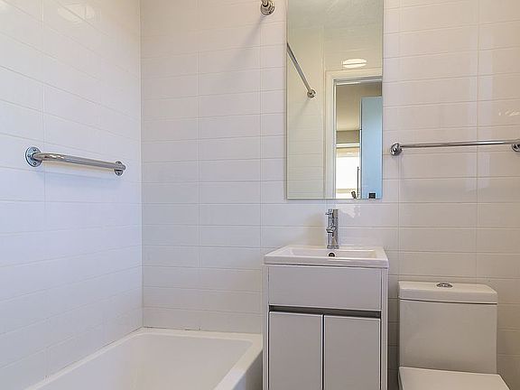 3rd image of 166 W 75th St #123