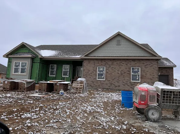 8397 Medinah Dr, Bloomington, IL 61705