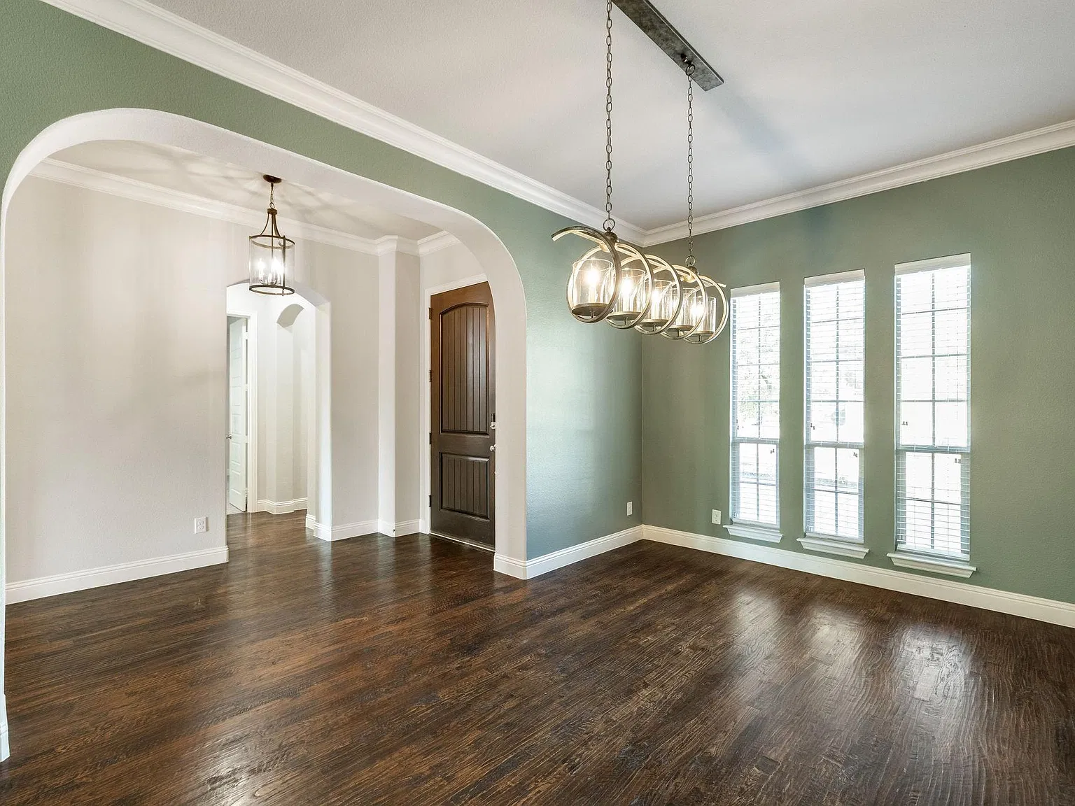 5 bed, 4076 sqft, $4,500 — Photo 3