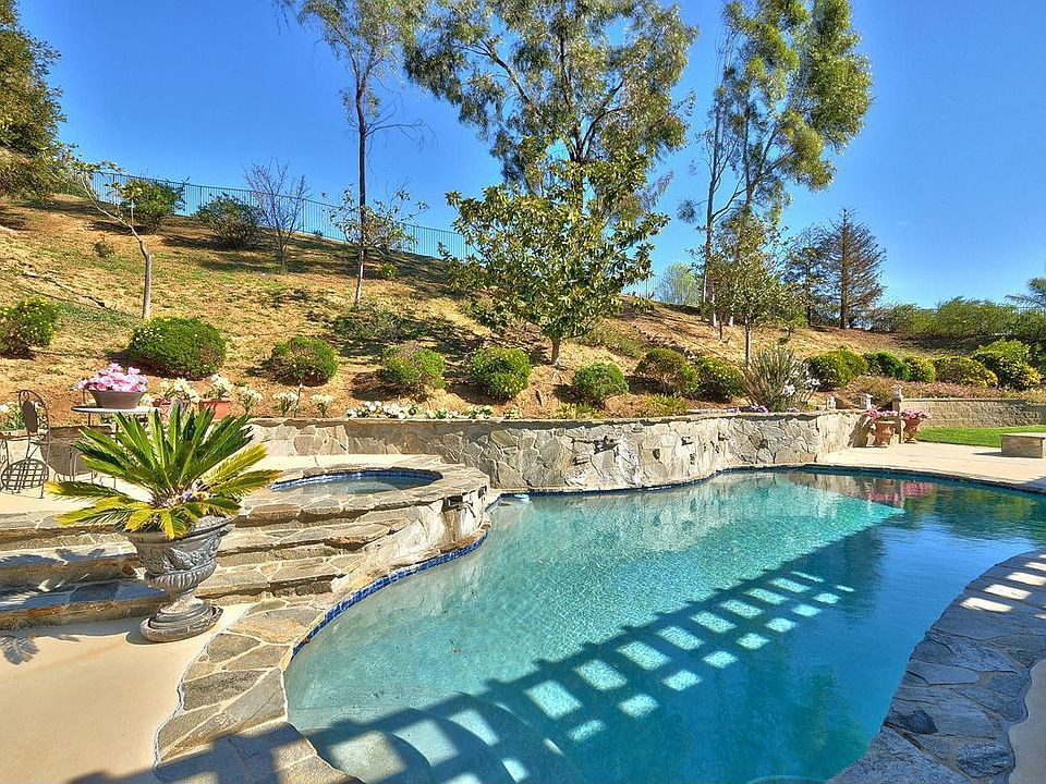 2nd image of 6438 Armitos Dr