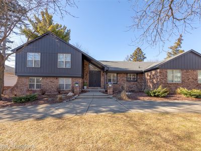 25235 Carollton Dr, Farmington Hills, MI, 48335