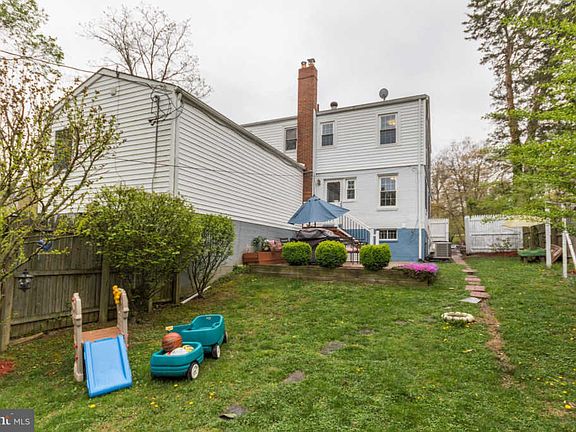 4th image of 2102 Farrington Ave