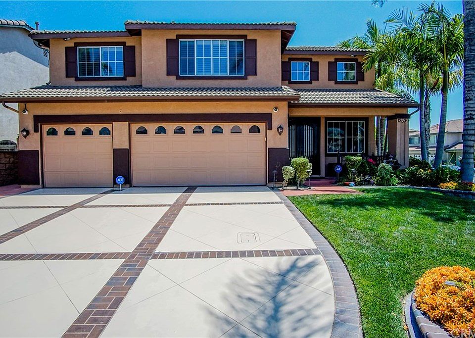 2nd image of 13539 Burnside Pl