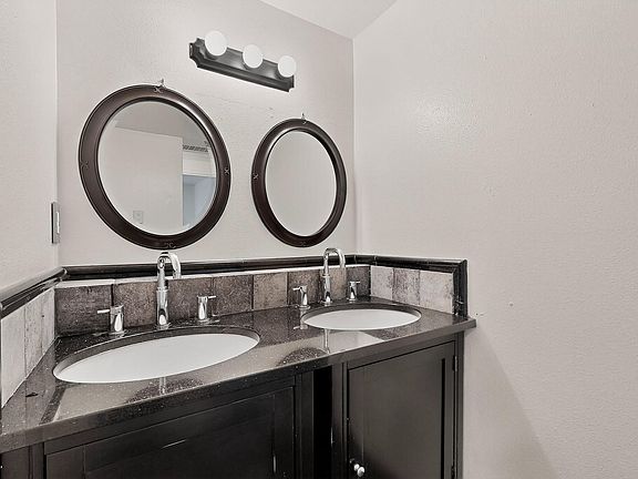 4th image of 1331 Park Ave SW Unit 204