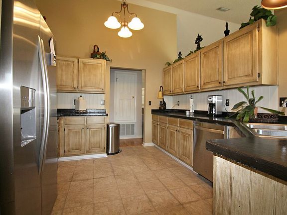 2nd image of 6423 Garden Dr