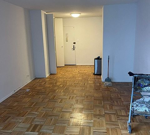 4th image of 300 E 40th St APT 24A