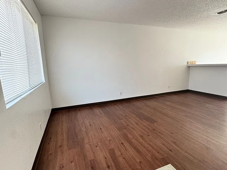 5580 Mountain View Dr — Photo 2