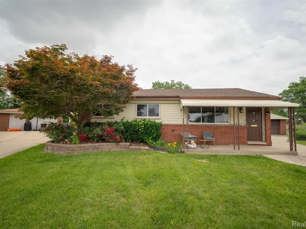 16944 Hans Ct, Fraser, MI 48026