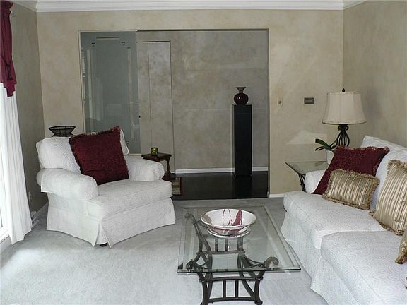 4th image of 820 Stratford Dr
