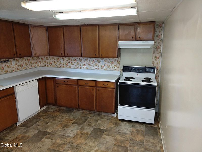 5th image of 7 Holly Tree Road