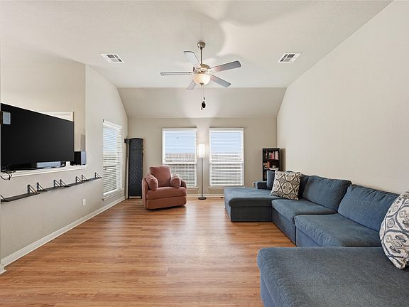 5th image of 10808 Aurora Dr