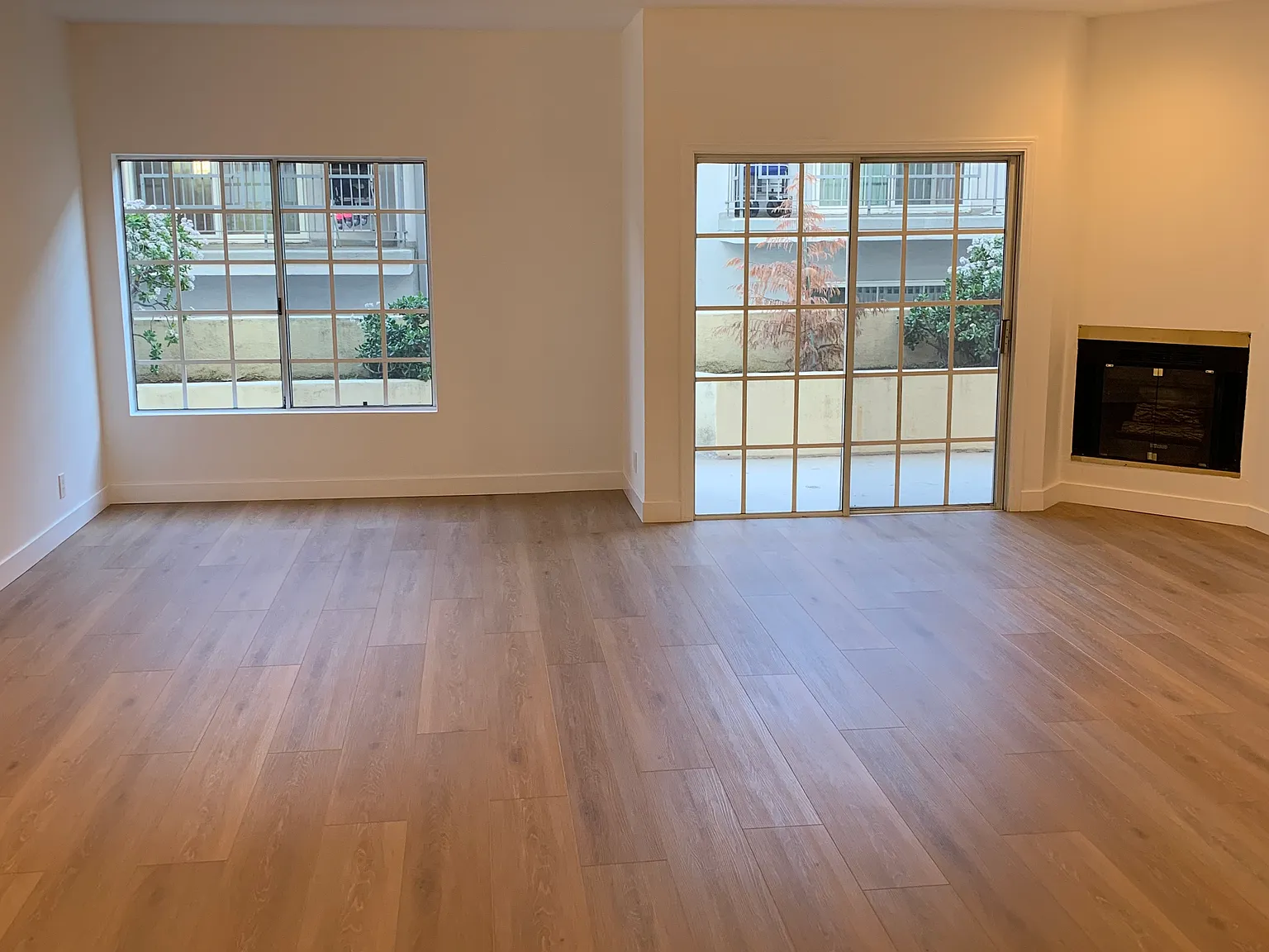 1131 Campbell St — Photo 4