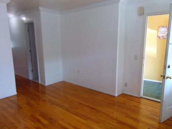 2nd image of 21 Harper Ct Floor 1