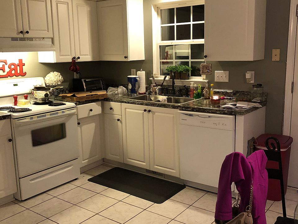 2nd image of 102 Back St