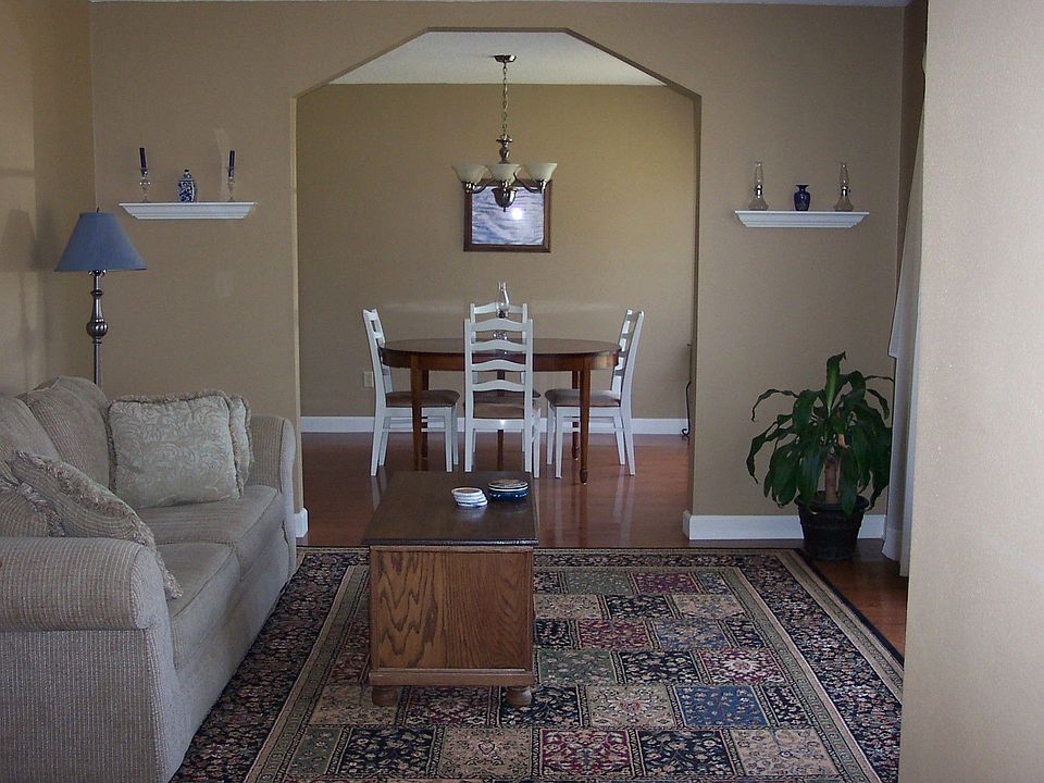 Living Rm Flows into Dining Rm
