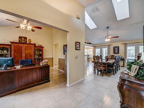 5th image of 902 Lagoon Dr