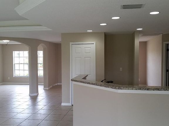 3rd image of 466 SW Fields Ave