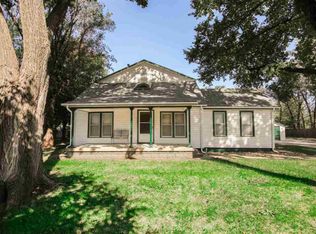920 E 43rd St S, Wichita, KS 67216