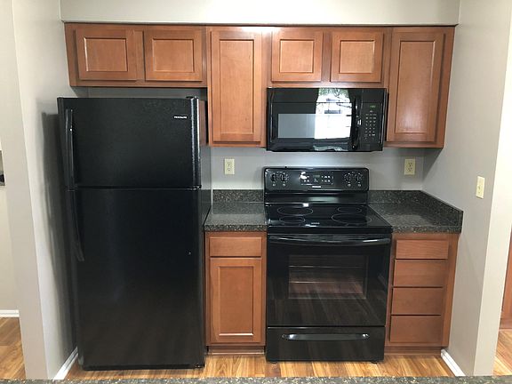 3rd image of 438 Williamsburg Ln NW