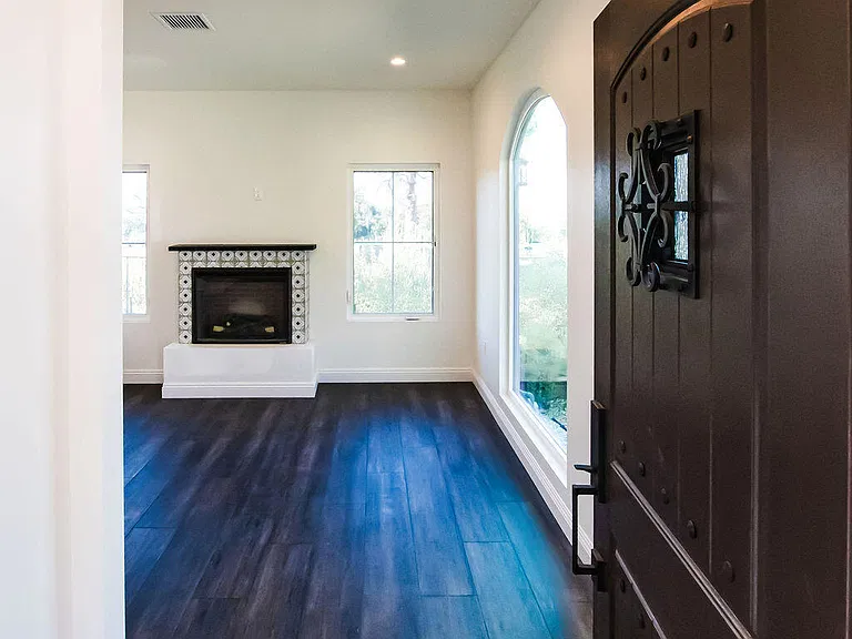 2628 Glenrose Ave — Photo 3