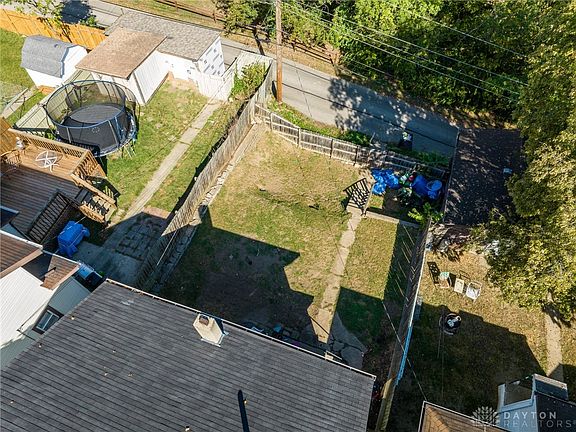 4th image of 1131 Beaumont Ave