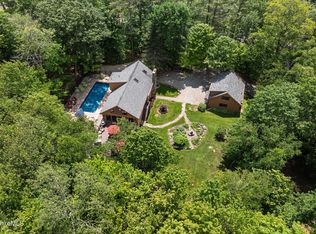 2232 Jacobs Ladder Rd, Becket, MA 01223