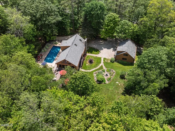 2232 Jacobs Ladder Rd, Becket, MA 01223