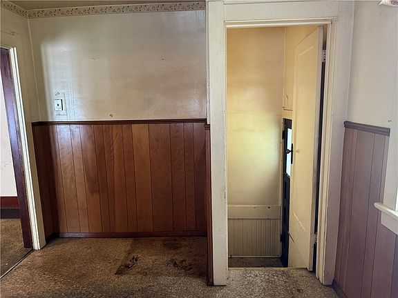 5th image of 742 W Center St