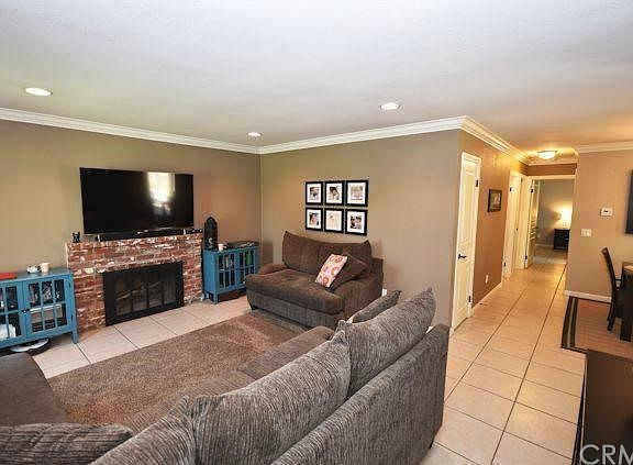 Step into this darling turnkey house.