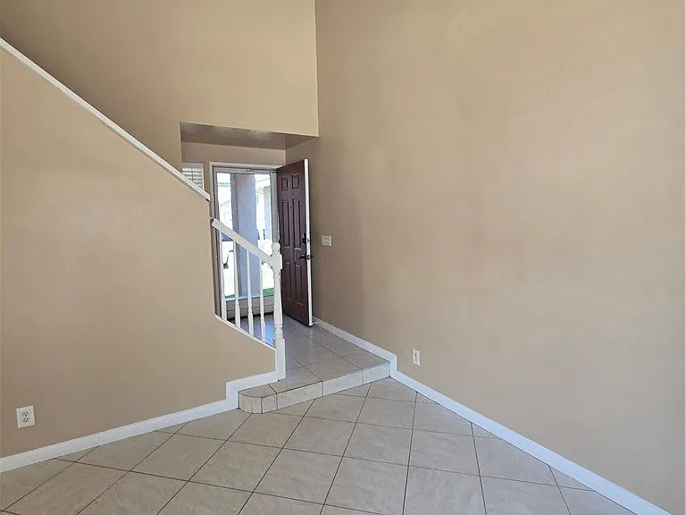 881 Bramble Ln — Photo 7