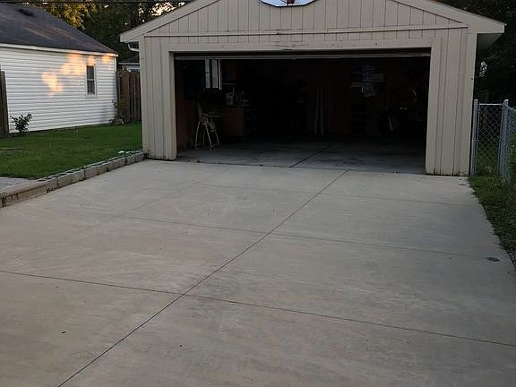 3rd image of 1327 Hollywood Ave
